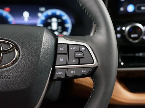 New 2026 Toyota Highlander Platinum AWD/4WD image 14