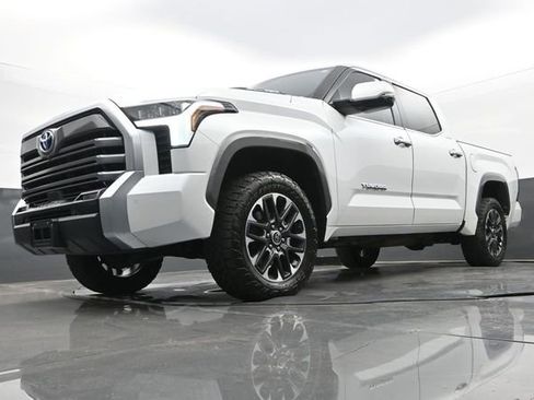 Used 2024 Toyota Tundra Limited AWD/4WD image 29