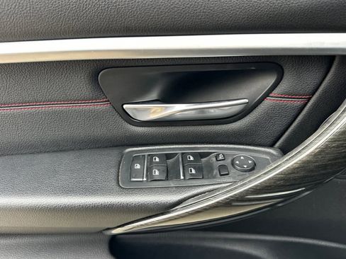 Used 2018 BMW 330e w/ Convenience Package image 13