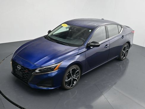 Used 2023 Nissan Altima 2.5 SR FWD image 27