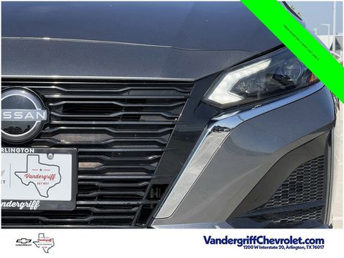 Used 2025 Nissan Altima 2.5 SV FWD image 7