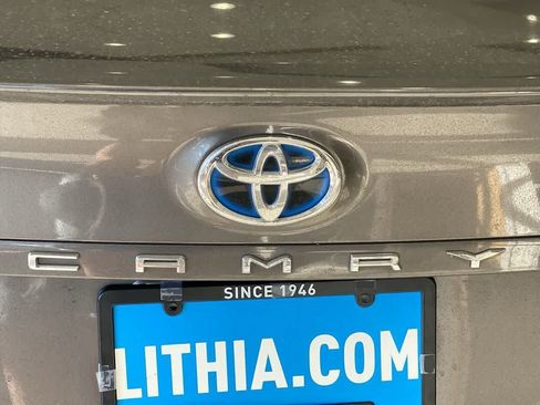 Used 2020 Toyota Camry SE w/ Carpet Mat Package FWD image 11