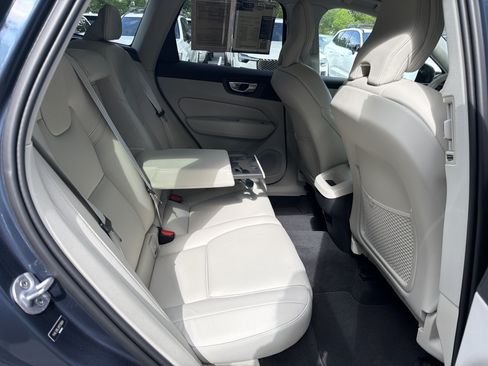 Certified 2024 Volvo XC60 B5 Plus AWD/4WD image 33