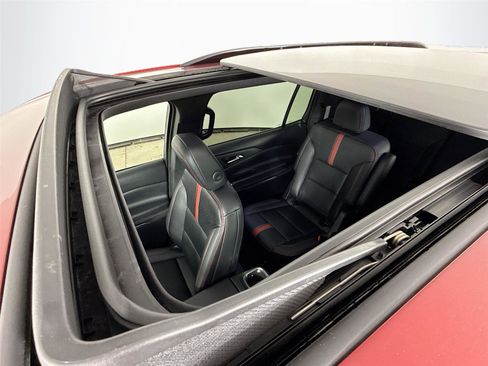 Used 2025 Chevrolet Traverse RS image 23