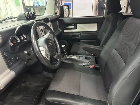 Used 2011 Toyota FJ Cruiser Sport Utility 2D image 9