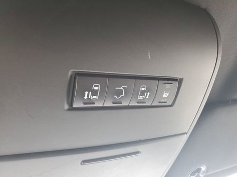 Used 2016 Dodge Grand Caravan SXT FWD image 29