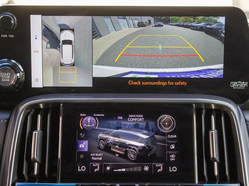 Used 2024 Lexus LX 600 4WD w/ Luxury Package image 18