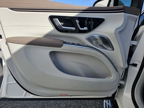 Used 2023 Mercedes-Benz EQS 580 4MATIC SUV image 11