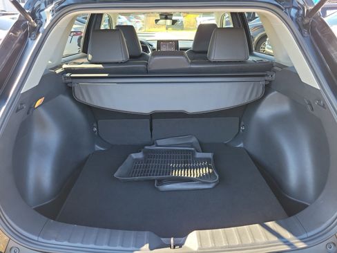 Used 2022 Toyota Corolla Cross XLE image 9