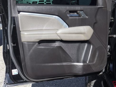 Used 2024 Chevrolet Colorado ZR2 w/ ZR2 Convenience Package III AWD/4WD image 18