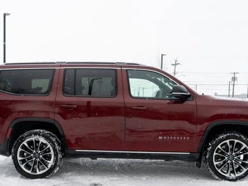 Used 2023 Jeep Wagoneer Series III w/ Premium Group I AWD/4WD image 5