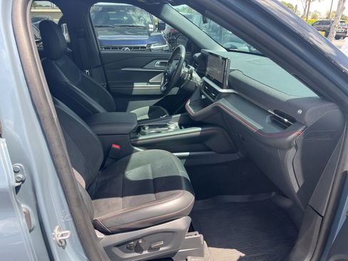 Used 2025 Ford Explorer ST image 12