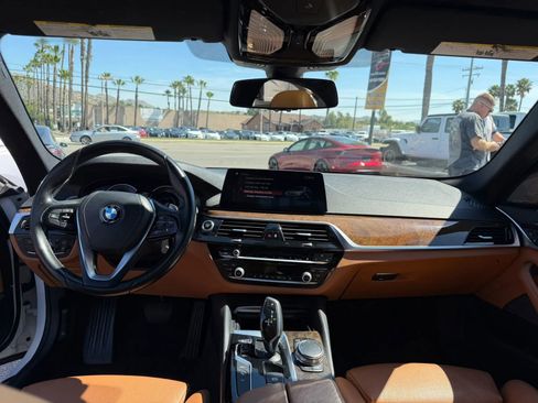 Used 2018 BMW 530e w/ Premium Package image 30