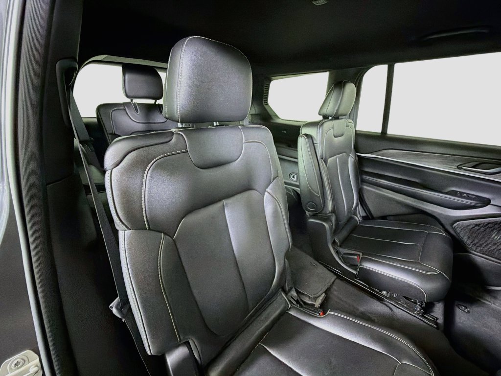 Used 2024 Jeep Grand Cherokee L Limited w/ Black Appearance Package RWD image 31