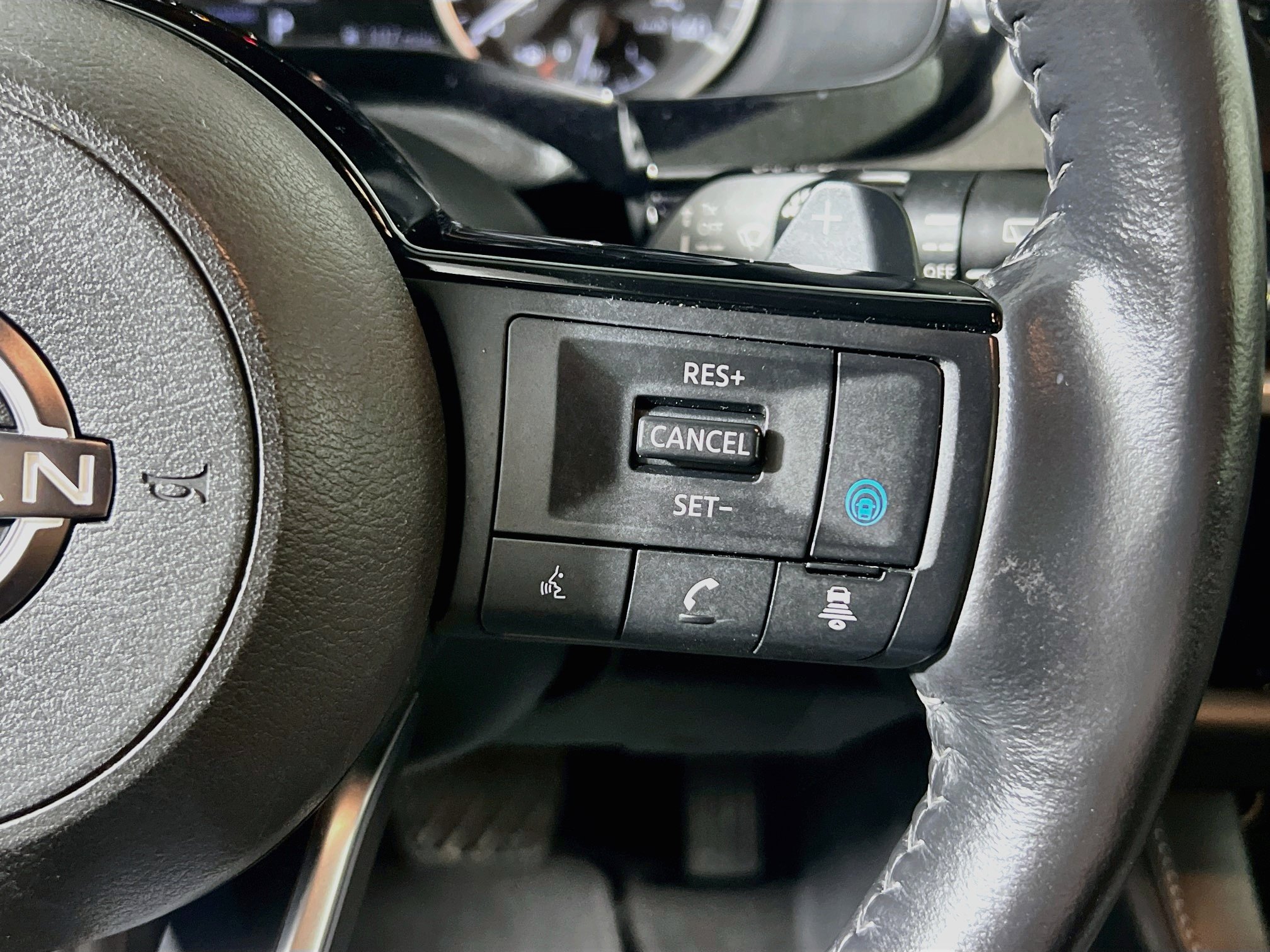 Used 2025 Nissan Pathfinder SL FWD image 19