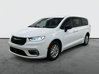 Used 2025 Chrysler Pacifica Select FWD video 1