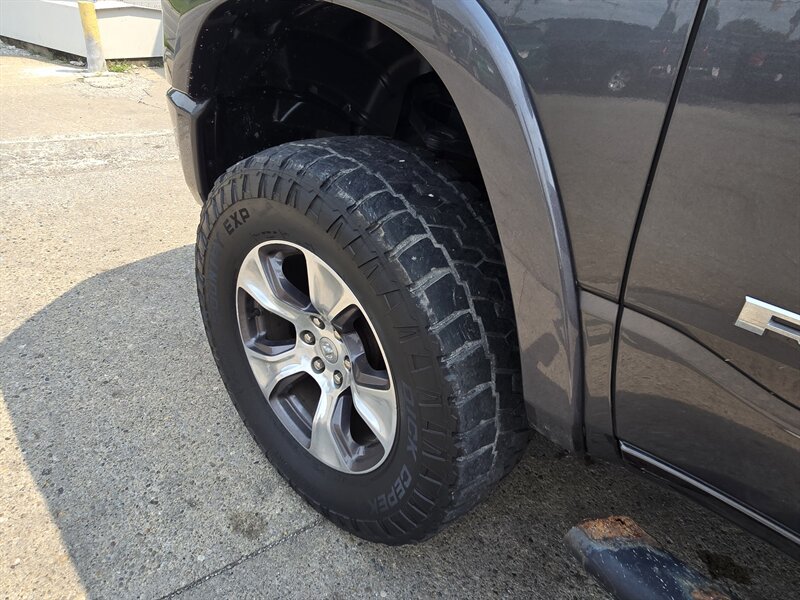 Used 2019 RAM 1500 Laramie w/ Sport Appearance Package AWD/4WD image 40