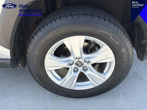 Used 2021 Toyota RAV4 LE AWD/4WD image 14