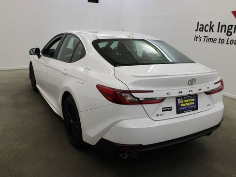 Used 2025 Toyota Camry SE FWD image 3