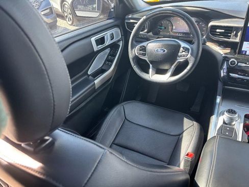 Used 2023 Ford Explorer Limited w/ Limited Technology Package image 14