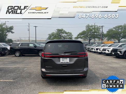 Used 2023 Chrysler Pacifica Touring-L FWD image 8