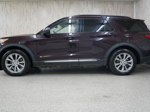 Used 2022 Ford Explorer XLT w/ Equipment Group 202A RWD image 5