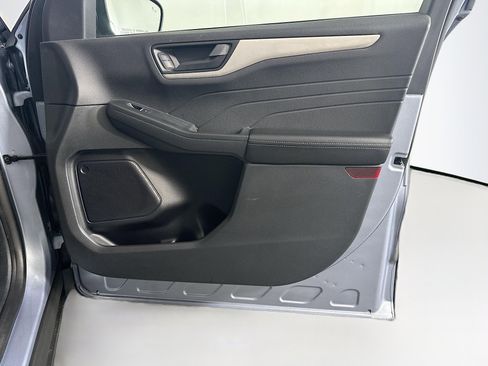 Used 2022 Ford Escape SE image 32