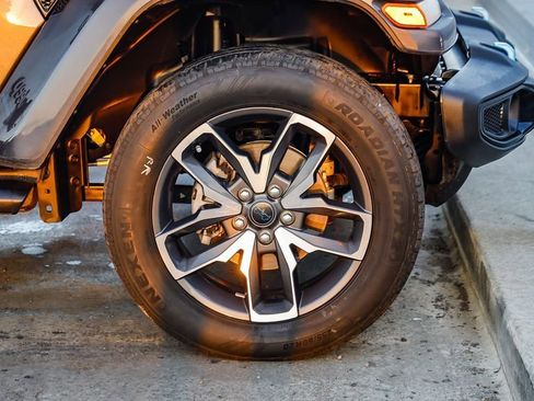 Used 2024 Jeep Wrangler Unlimited image 11