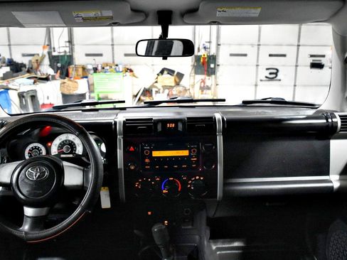 Used 2007 Toyota FJ Cruiser 2WD image 35