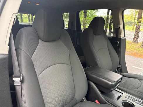 Used 2011 Chevrolet Traverse LT w/ Personal Connectivity Package AWD/4WD image 22