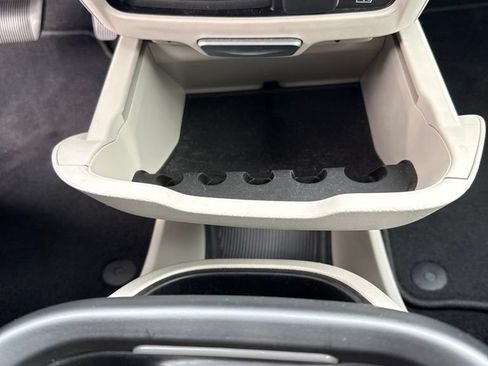 Used 2022 Chrysler Pacifica Touring-L FWD image 22