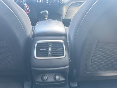 Used 2018 Kia Sorento FWD image 21