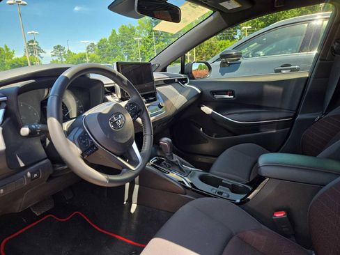 Used 2023 Toyota Corolla SE w/ SE Package FWD image 5