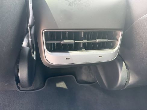 Used 2024 Tesla Model Y Long Range AWD/4WD image 26