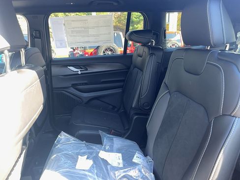 New 2025 Jeep Grand Cherokee L Altitude image 10