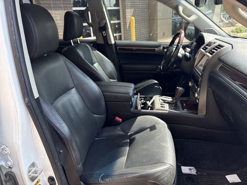 Used 2018 Lexus GX 460 Luxury AWD/4WD image 33