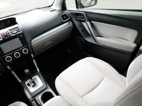 Used 2016 Subaru Forester 2.5i Premium image 11