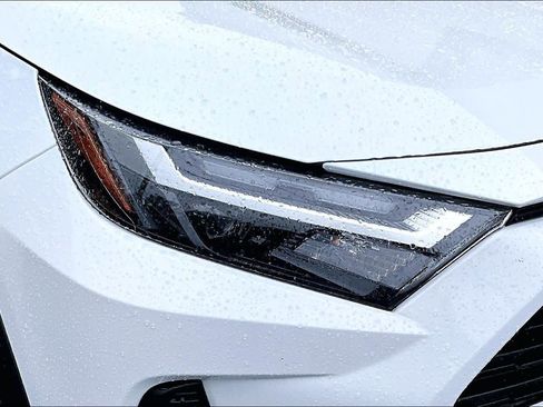 Used 2024 Toyota RAV4 LE AWD/4WD image 27