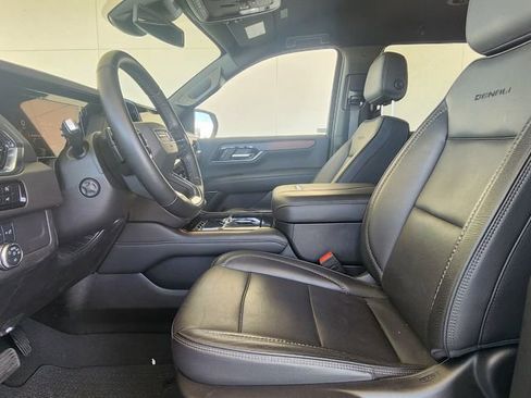 Used 2025 GMC Yukon Denali RWD image 12