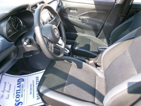 Used 2025 Nissan Versa SV FWD image 13