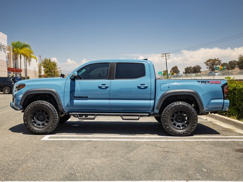 Used 2019 Toyota Tacoma TRD Off-Road w/ Technology Package AWD/4WD image 8
