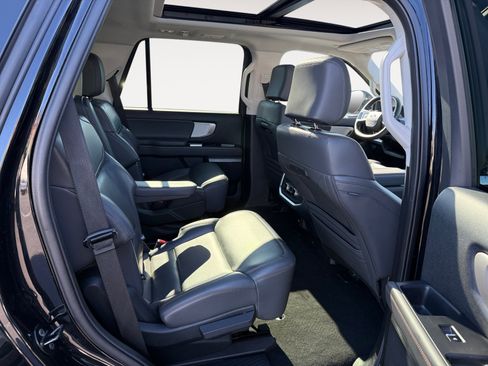 Used 2025 Ford Expedition Active image 18