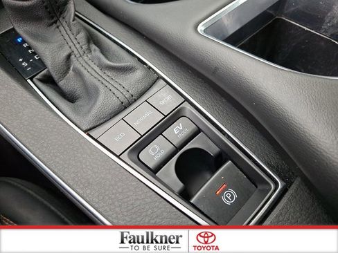 Used 2022 Toyota Avalon XSE w/ Carpet Mat Package (TMS) image 23