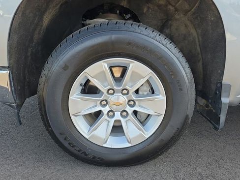 Used 2025 Chevrolet Silverado 1500 LT AWD/4WD image 9