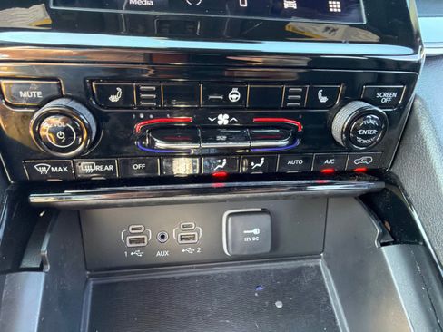 Used 2023 Jeep Grand Cherokee Altitude AWD/4WD image 26