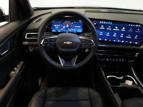 New 2026 Chevrolet Traverse LT w/ Driver Confidence Package AWD/4WD image 12