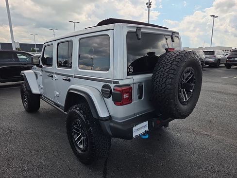 Used 2024 Jeep Wrangler Unlimited Rubicon AWD/4WD image 5
