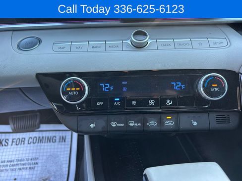 Used 2022 Hyundai Elantra Limited FWD image 21