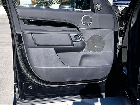 Used 2023 Land Rover Discovery S R-Dynamic image 27