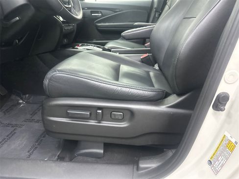 Used 2018 Honda Pilot Touring image 10